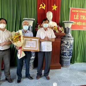 Lễ Trao Tặng Huy Hiệu 45 Năm Tuổi Đảng