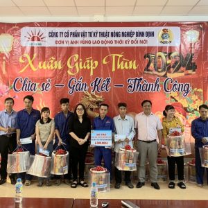 Thăm hỏi và trao quà Tết cho CBCNV nhà máy Phân bón Long Mỹ