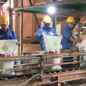 Nhà máy Phân bón Long Mỹ nỗ lực sản xuất phân bón cho Vụ Hè Thu 2021