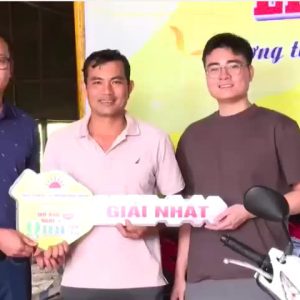 Phân bón Mặt Trời Mới trao giải cho khách hàng trúng thưởng chương trình ” Mở bao ngay – Quà liền tay”