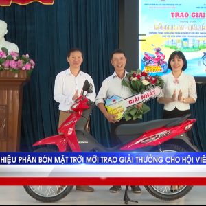 Phân bón Mặt Trời Mới trao giải thưởng cho hội viên nông dân trúng thưởng tại Quảng Nam